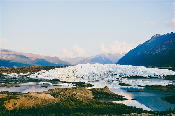 把爱默默放心底的句子 让对方看到心疼的短句 把爱默默放心底的句子 让对方看到心疼的短句