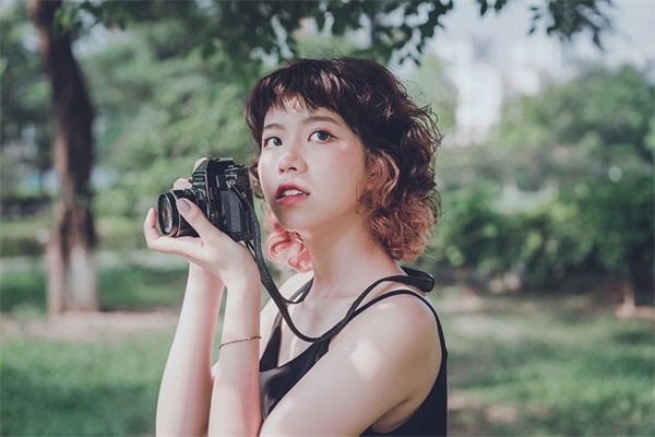 夸人比花美的句子 赞叹人比花美的句子